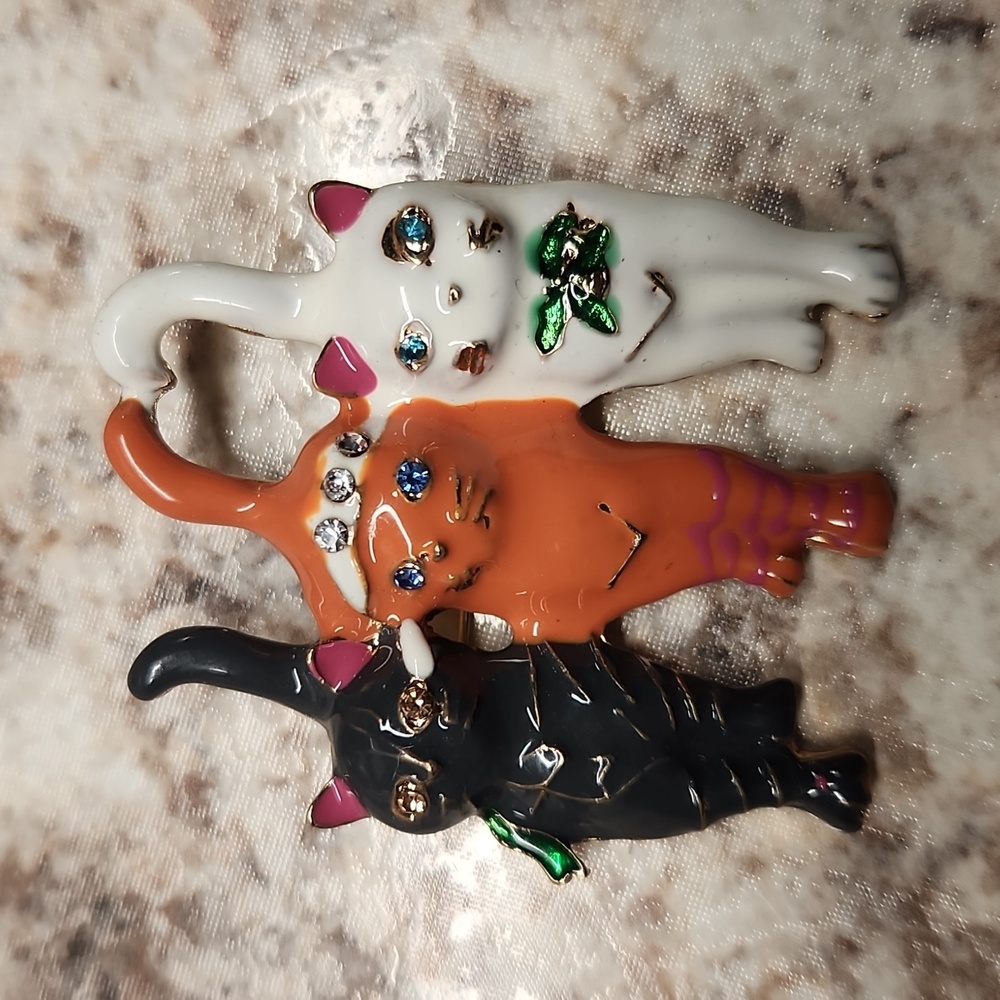 Vintage 3 Cat Christmas Brooch